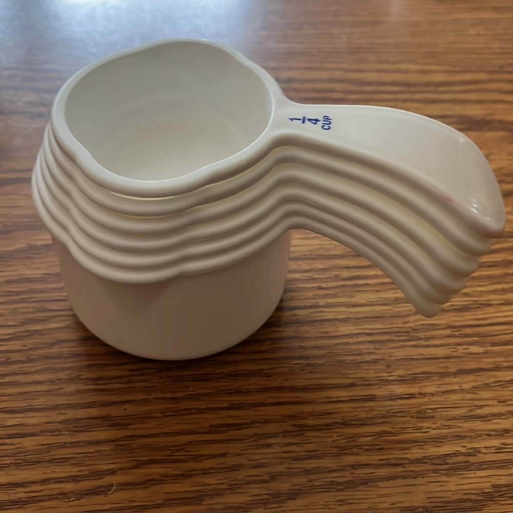 Tupperware measuring cup set - Picture 3 of 3